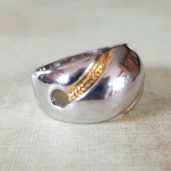 Vintage 1970s Mixed Metal Silver and Gold Two Tone Metal Ring Size 7 3/4 - Picture 6 of 12